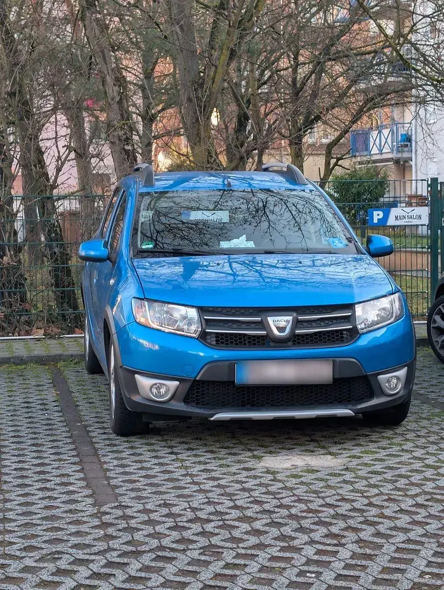Second-hand Dacia Sandero Stepway 90 CP (66 kW) 2015 Albastru Berlinǎ