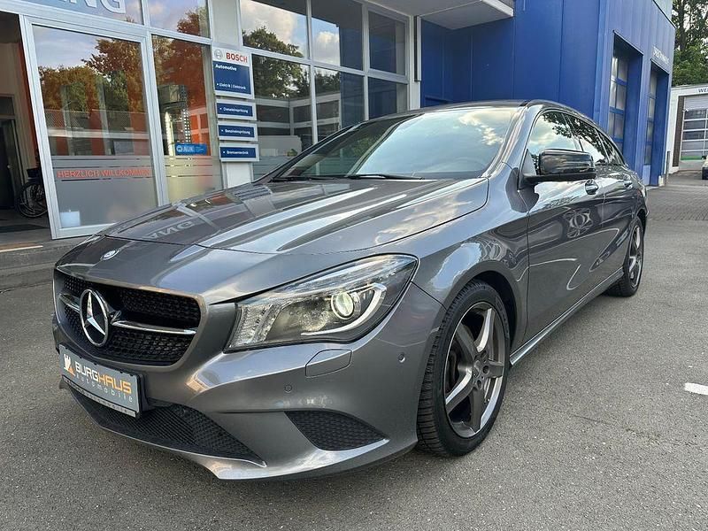Grau Gebraucht 2015 Mercedes CLA200 Shooting Brake Night Kombi | 15.790 € (Etwas zu teuer) - Bild 1/3