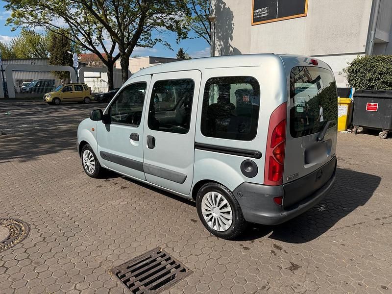 Gebraucht Renault Kangoo 95 PS (69 kW) 2002 Silber Van / Kleinbus