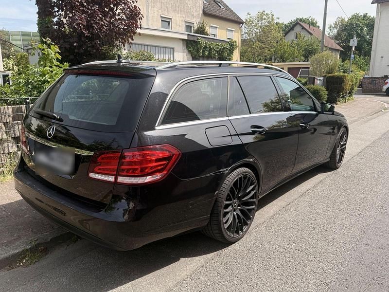 Gebraucht Mercedes E300 231 PS (169 kW) 2013 Schwarz Kombi