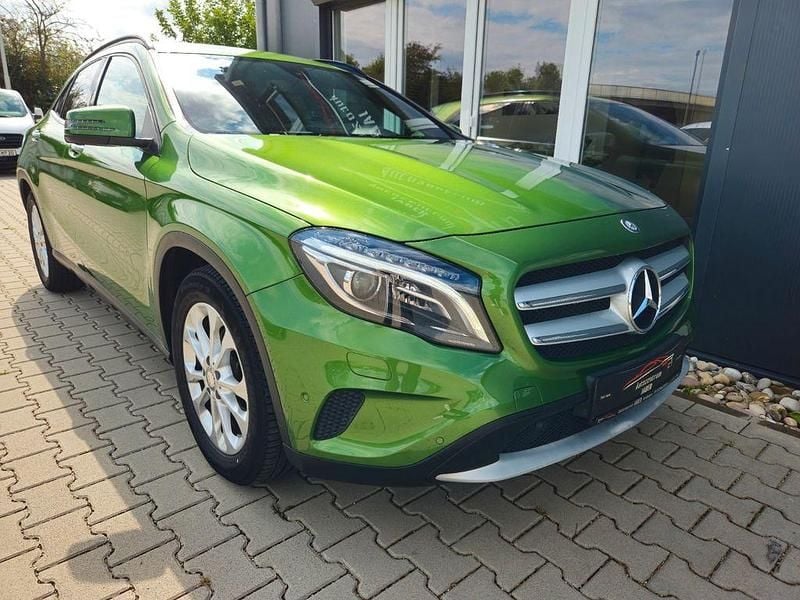 Gebraucht Mercedes GLA220 177 PS (130 kW) 2017 Grün SUV