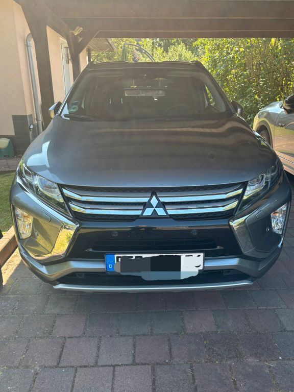 Silber Gebraucht 2018 Mitsubishi Eclipse Cross SUV | 15.900 € (Guter Preis) - Bild 1/4