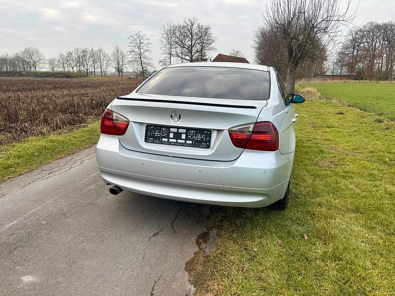 Gebraucht BMW 318 130 PS (95 kW) 2006 Silber Limousine