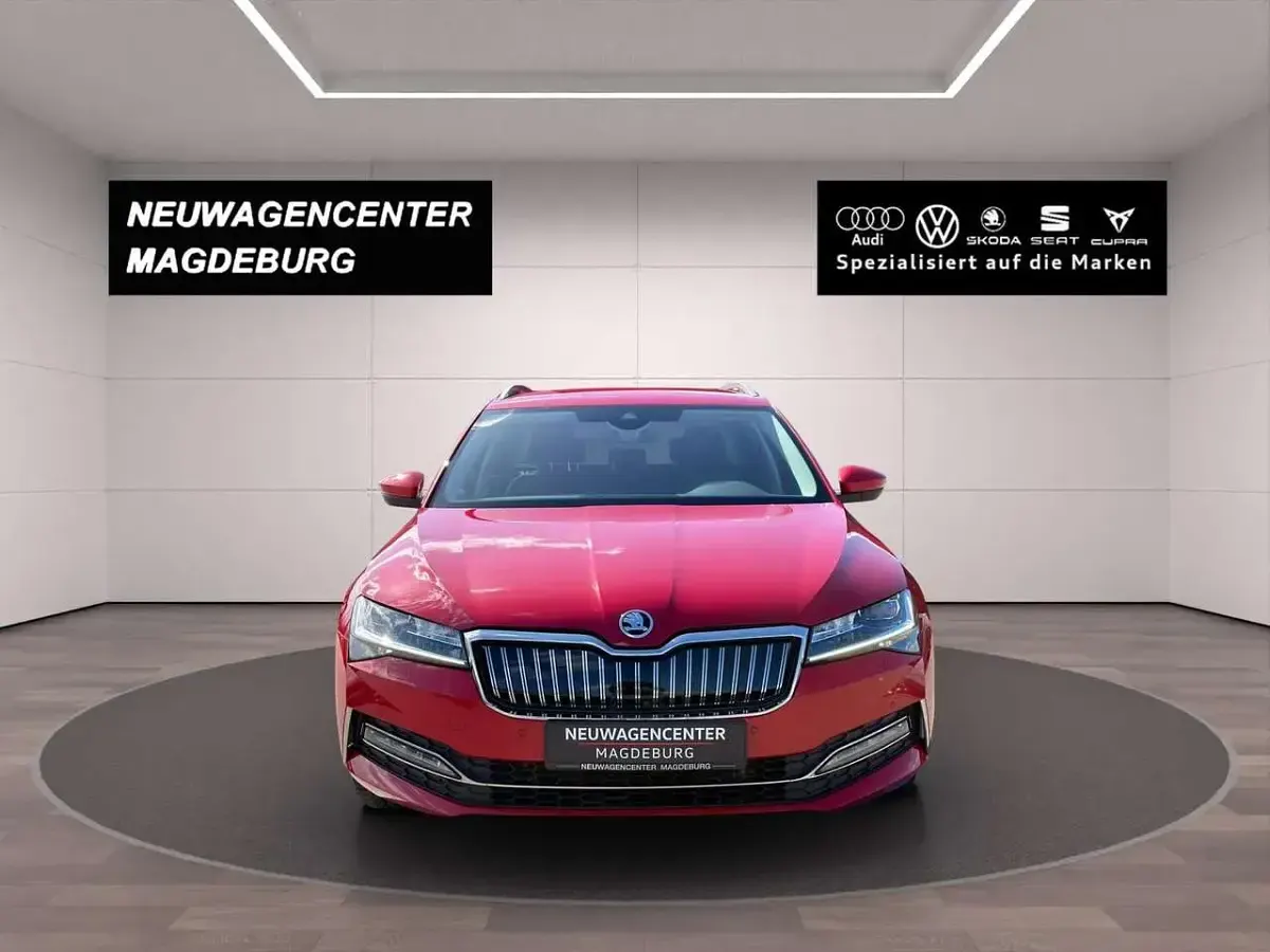 Gebraucht Skoda Superb Style 218 PS (160 kW) 2022 Velvetrot metallic Kombi