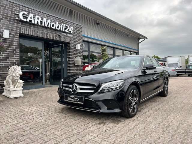 Uni schwarz Gebraucht 2019 Mercedes C220 Avantgarde Limousine | 23.900 € (Teuer) - Bild 1/4