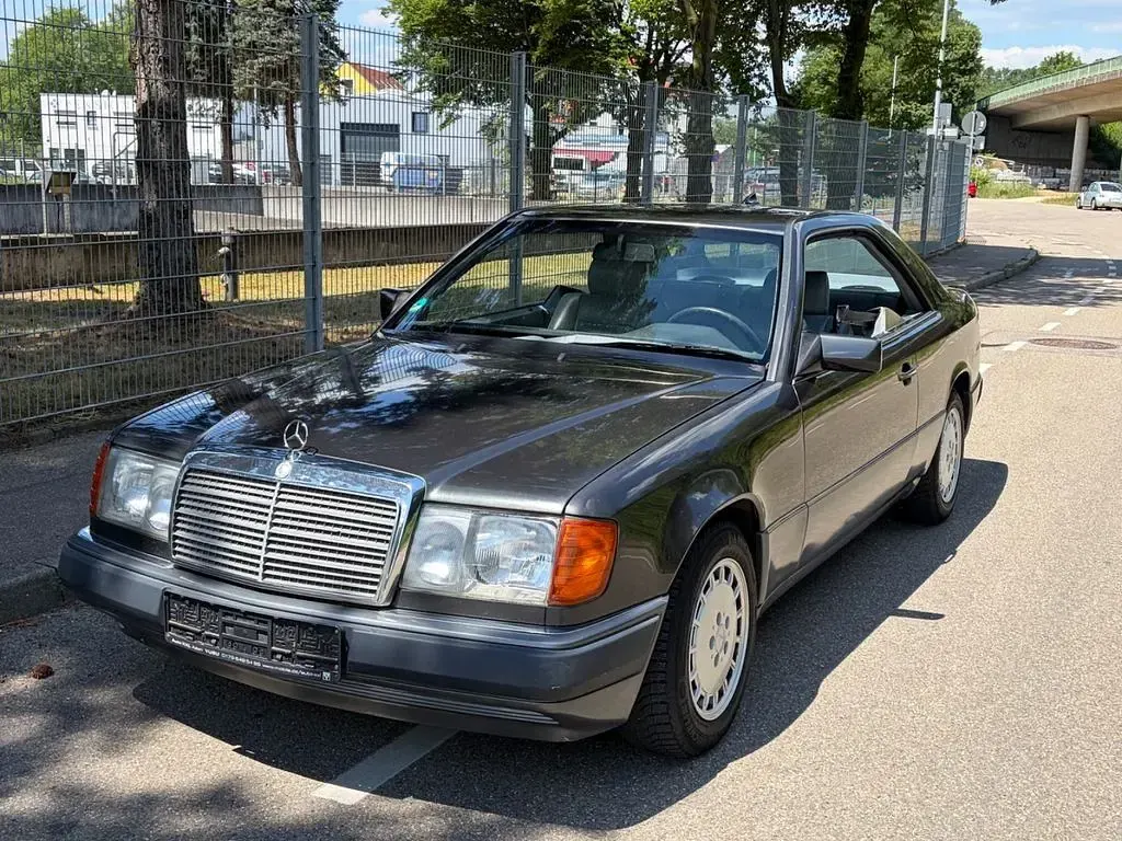 Gebraucht Mercedes 300 180 PS (132 kW) 1989 Schwarz Coupé