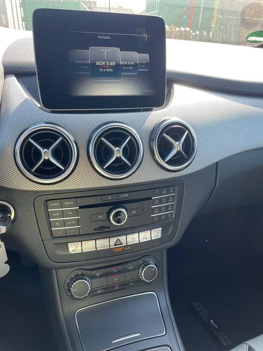 Gebraucht Mercedes B180 122 PS (89 kW) 2017 Grau Kleinwagen
