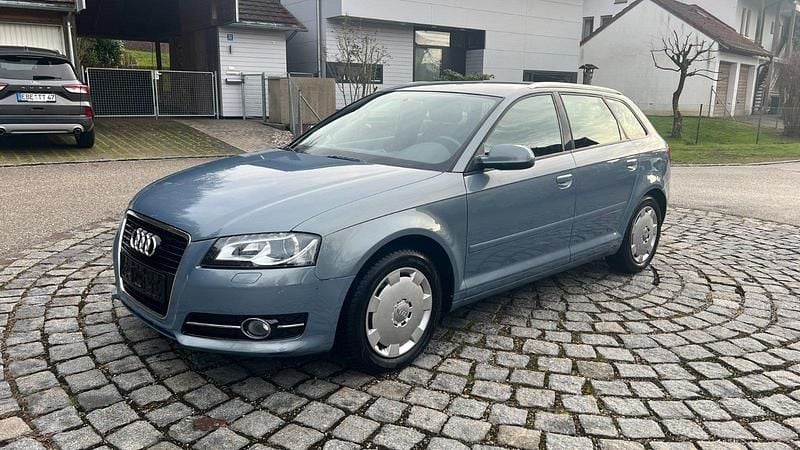 Blau Gebraucht 2012 Audi A3 Limousine | 7.900 € (Superpreis) - Bild 1/4