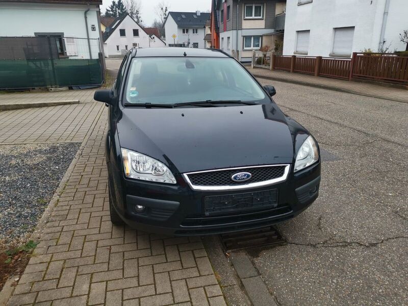 Schwarz Gebraucht 2006 Ford Focus Titanium Kombi | 1.650 € (Guter Preis) - Bild 1/4