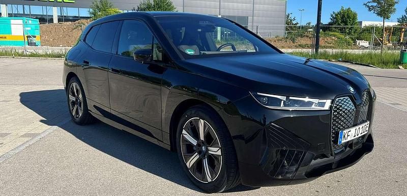 Schwarz Gebraucht 2022 BMW iX Sport Line SUV | 48.700 € (Fairer Preis) - Bild 1/4