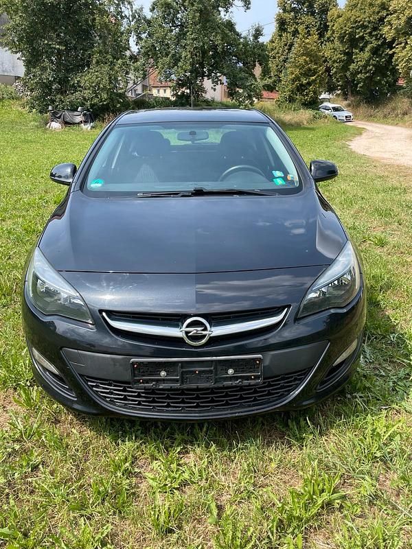 Schwarz Gebraucht 2015 Opel Astra Exklusiv Limousine | 7.500 € (Guter Preis) - Bild 1/4