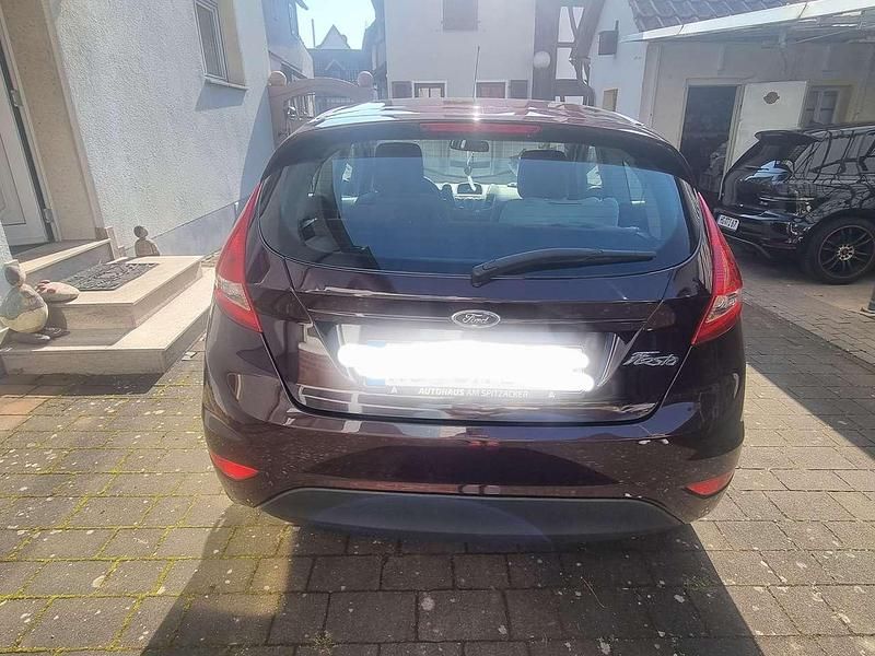 Gebraucht Ford Fiesta Trend 82 PS (60 kW) 2009 Violett Kleinwagen