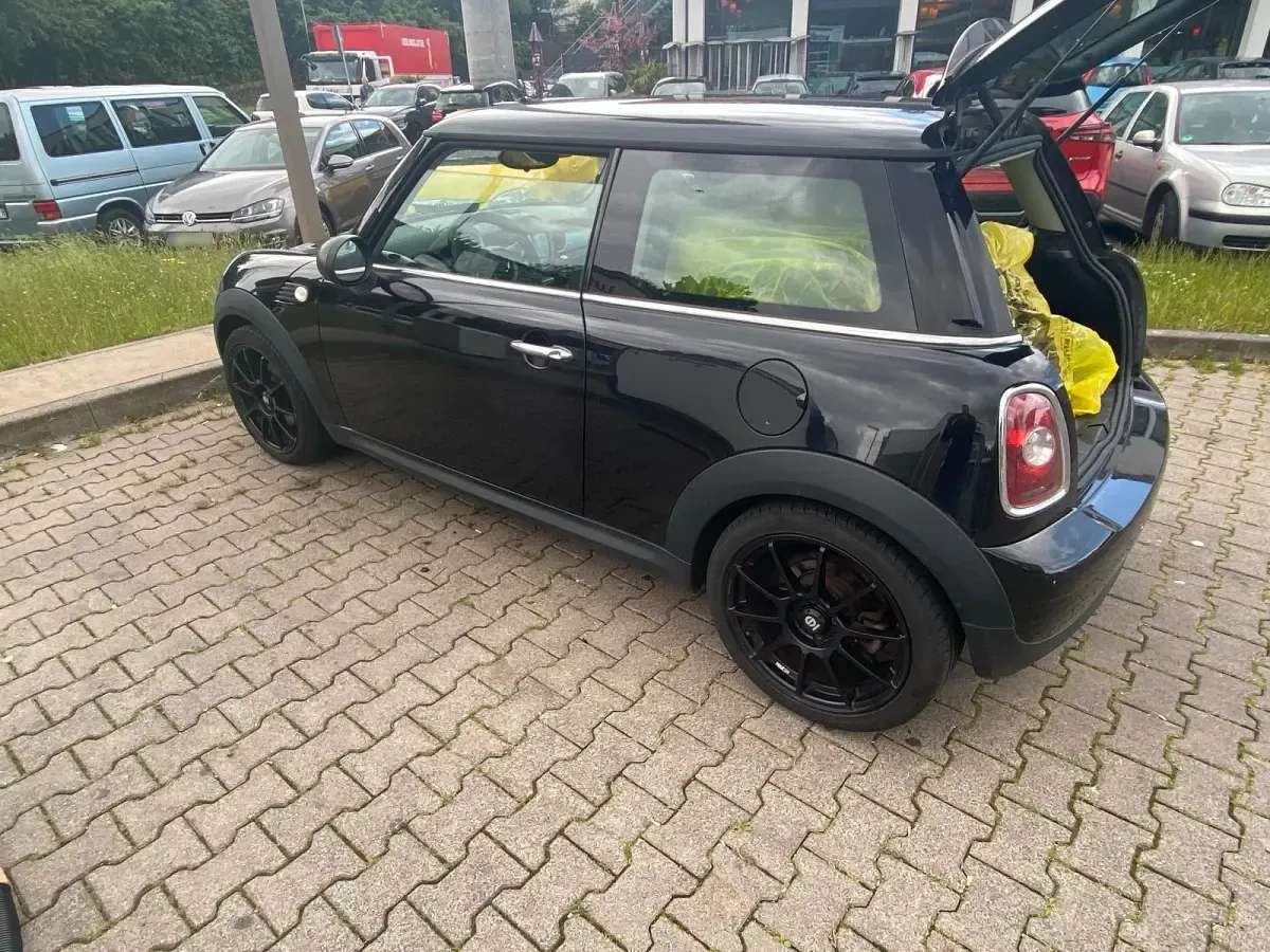 Gebraucht Mini ONE 95 PS (69 kW) 2009 Schwarz Kleinwagen