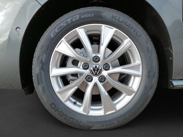 Gebraucht VW Multivan Style 150 PS (110 kW) 2024 Grau Van