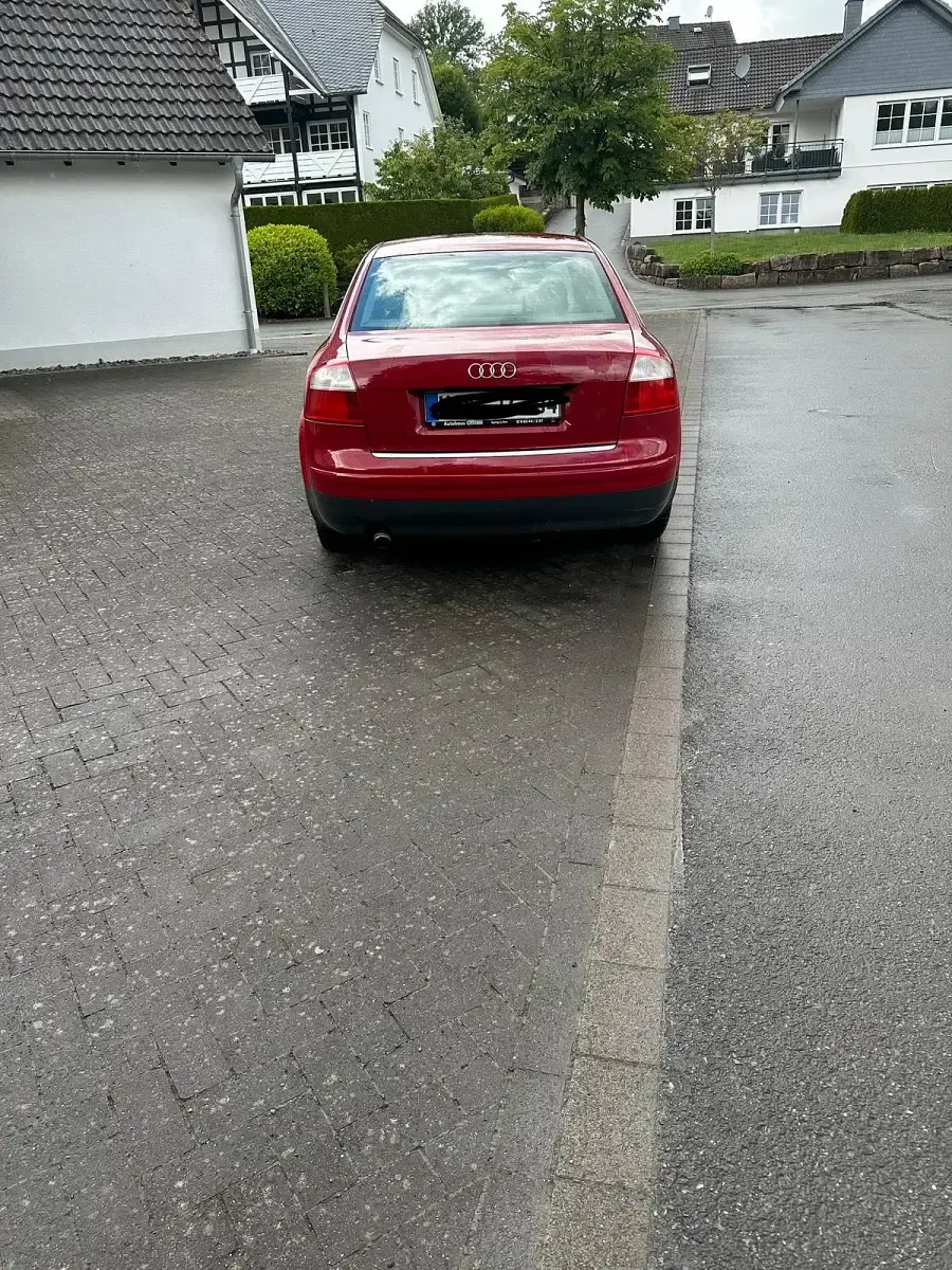 Gebraucht Audi A4 131 PS (96 kW) 2002 Rot Limousine