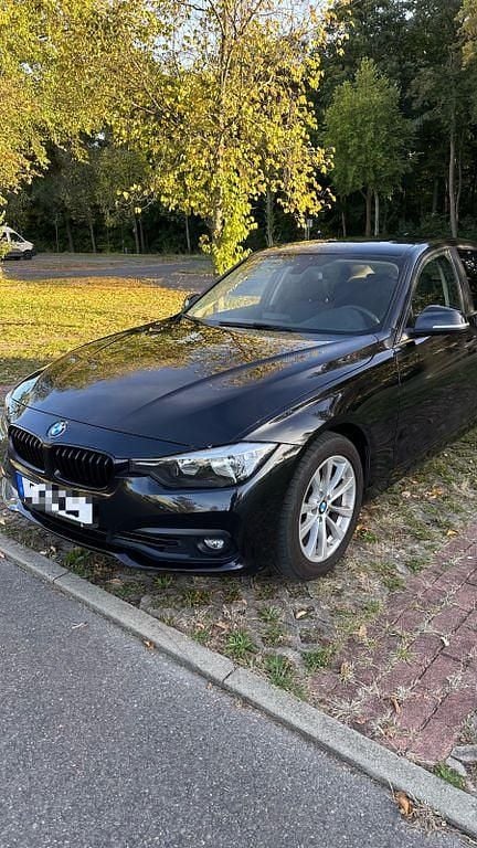 Gebraucht BMW 318 136 PS (100 kW) 2016 Schwarz Limousine