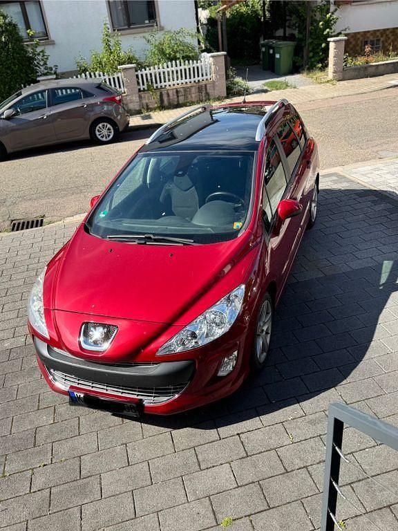 Rot Gebraucht 2010 Peugeot 308 Premium Kombi | 5.100 € (Etwas zu teuer) - Bild 1/4