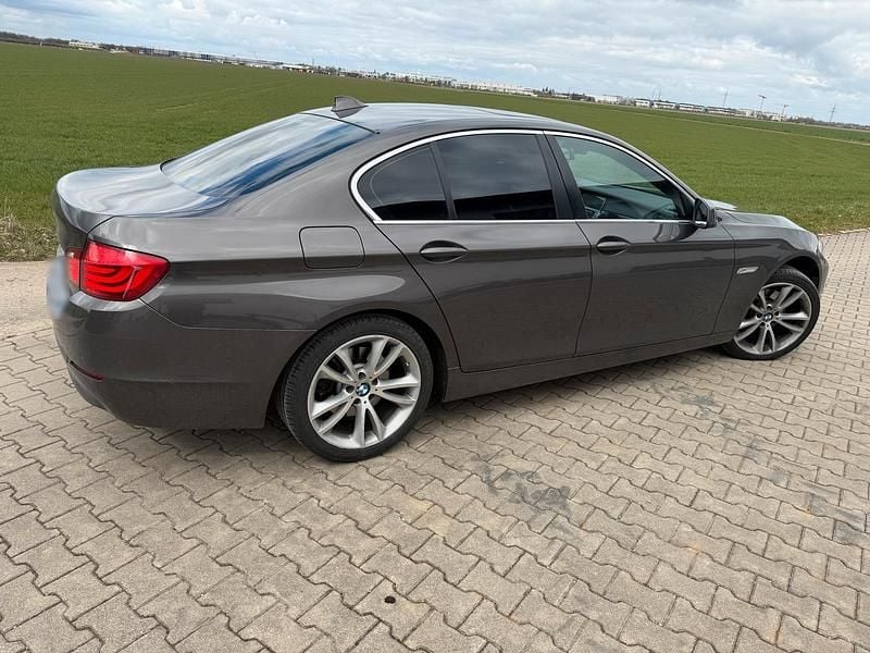 Gebraucht BMW 523 204 PS (150 kW) 2010 Braun Limousine