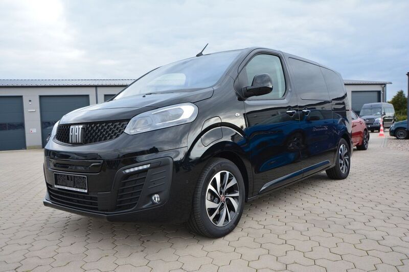 632 perl schwarz Gebraucht 2022 Fiat E-Ulysse Lounge Van / Kleinbus | 43.999 € (Fairer Preis) - Bild 1/4
