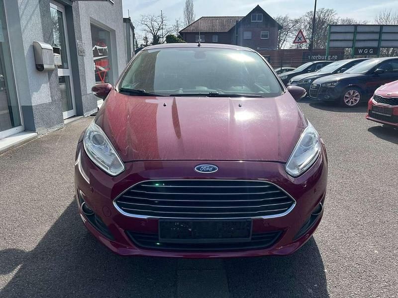 Gebraucht Ford Fiesta Titanium 80 PS (58 kW) 2013 Rot Kleinwagen