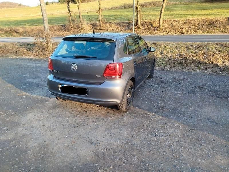 Gebraucht VW Polo 90 PS (66 kW) 2014 Grau Limousine