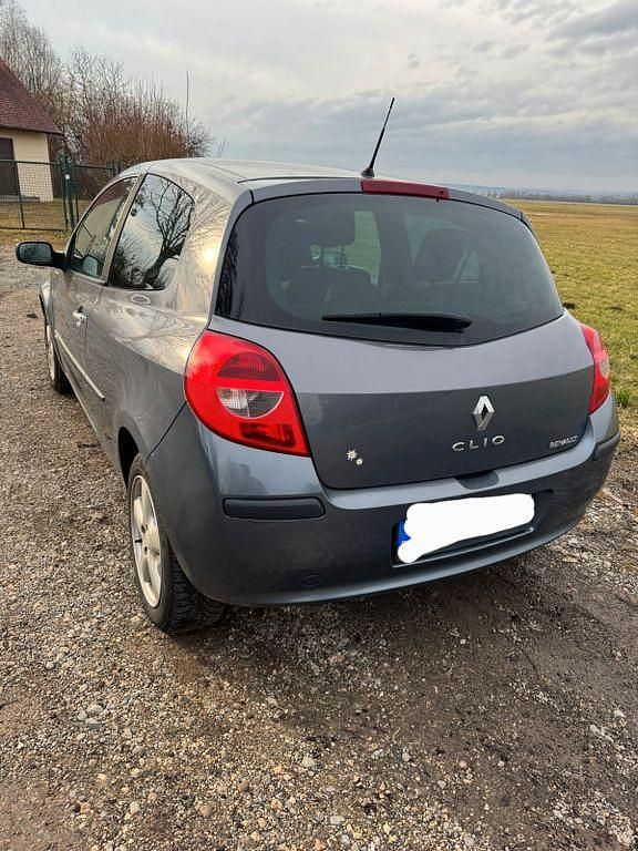 Blau Gebraucht 2006 Renault Clio II Limousine | 1.900 € (Guter Preis) - Bild 1/4