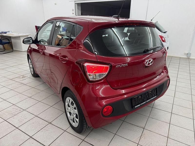 Gebraucht Hyundai i10 Trend 67 PS (49 kW) 2017 Rot Kleinwagen