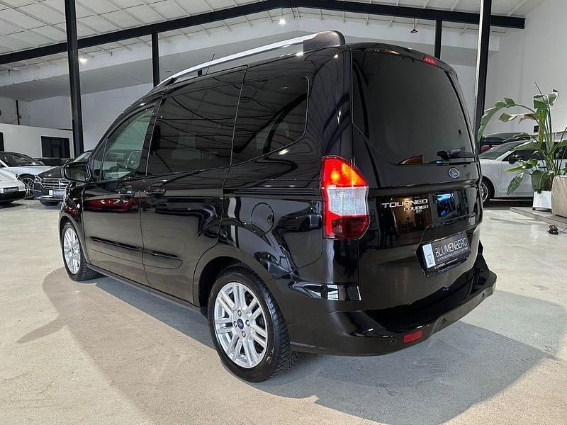 Gebraucht Ford Tourneo Courier Titanium 101 PS (74 kW) 2020 Schwarz Van / Kleinbus