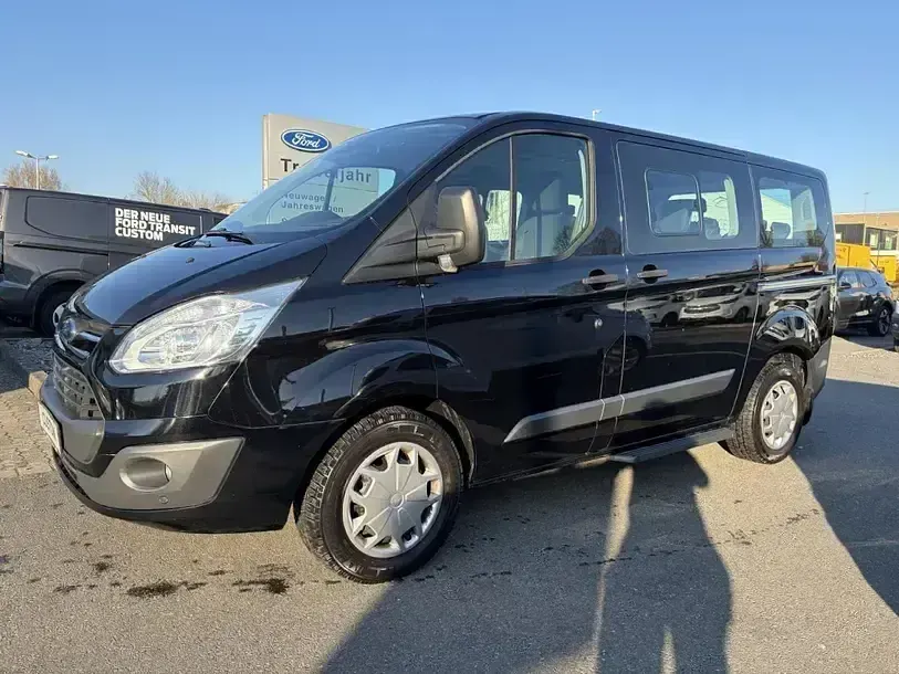 Second-hand Ford Tourneo Custom 2017 Negru Van