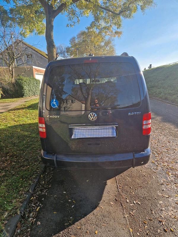 Blau Gebraucht 2012 VW Caddy Maxi Van / Kleinbus | 10.900 € (Etwas zu teuer) - Bild 1/4