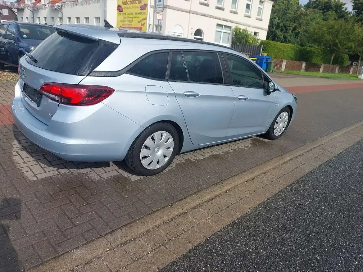 Gebraucht Opel Astra Business 110 PS (80 kW) 2018 Diamant blau(m2) / diam silb Kombi
