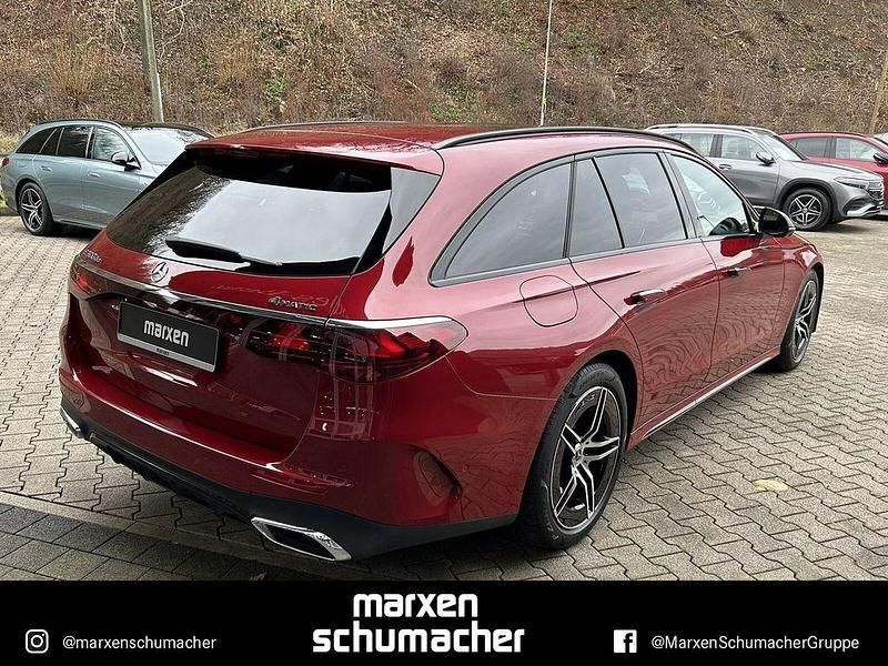 Gebraucht Mercedes E300 AMG 197 PS (144 kW) 2024 Rot Limousine