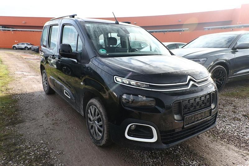 Gebraucht Citroën Berlingo Feel 131 PS (96 kW) 2018 Onyx schwarz metallic Van / Kleinbus