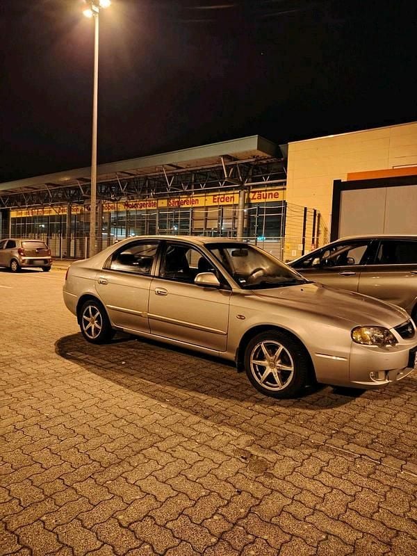 Używany Kia Shuma 101 KM (74 kW) 2003 Złoty Hatchback