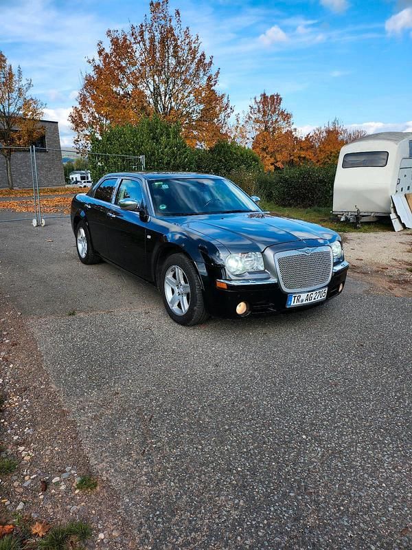 Grau Gebraucht 2009 Chrysler 300C Limousine | 7.500 € - Bild 1/4