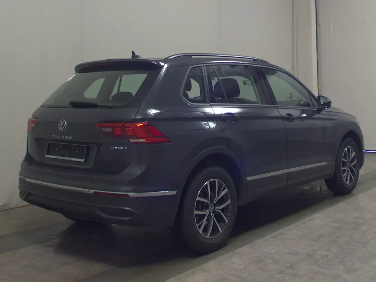 Gebraucht VW Tiguan Life 245 PS (180 kW) 2022 Grau SUV