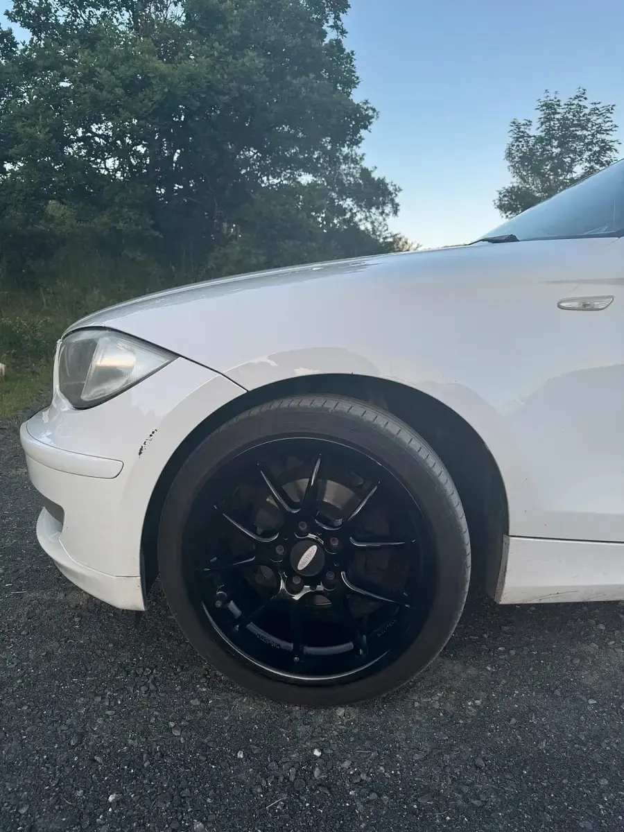 Gebraucht BMW 116 122 PS (89 kW) 2009 Weiß Kleinwagen