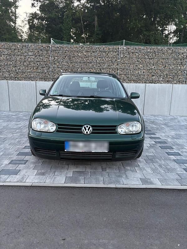 Grün Gebraucht 2000 VW Golf IV Kleinwagen | 850 € (Guter Preis) - Bild 1/4