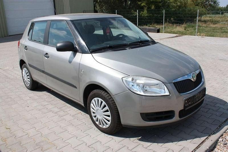 Beige Gebraucht 2009 Skoda Fabia Kleinwagen | 5.499 € (Teuer) - Bild 1/4
