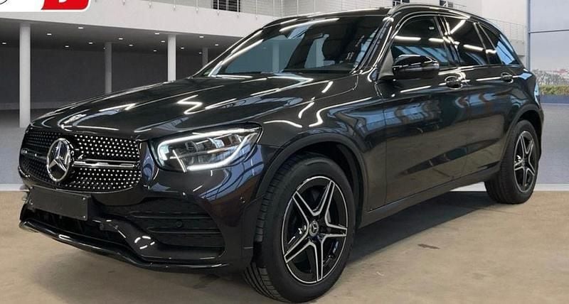 Grau Gebraucht 2021 Mercedes GLC300 AMG line SUV | 36.990 € (Guter Preis) - Bild 1/4