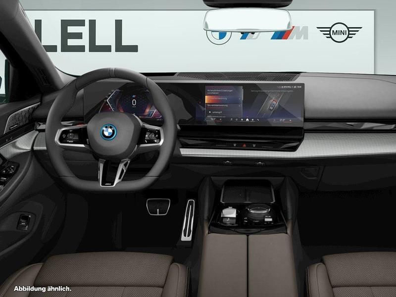 Gebraucht BMW i5 M Sport 250 kW (340 PS) 2025 Schwarz Kombi