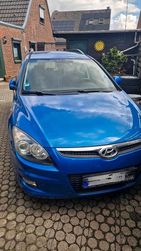 Gebraucht Hyundai i30 109 PS (80 kW) 2009 Blau Kombi