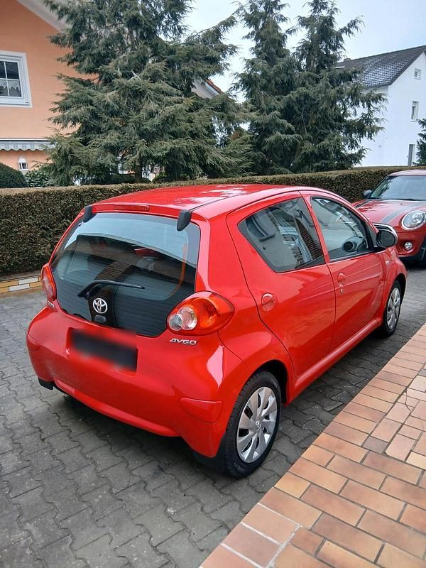 Gebraucht Toyota Yaris 68 PS (50 kW) 2006 Rot Kleinwagen