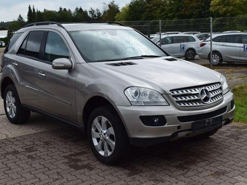 Gebraucht Mercedes ML320 224 PS (164 kW) 2007 Silber SUV