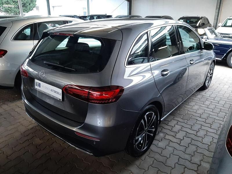 Gebraucht Mercedes B200 Advanced 163 PS (119 kW) 2025 Grau Kleinwagen