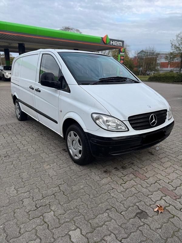 Weiß Gebraucht 2005 Mercedes Vito Van / Kleinbus | 3.100 € (Superpreis) - Bild 1/4