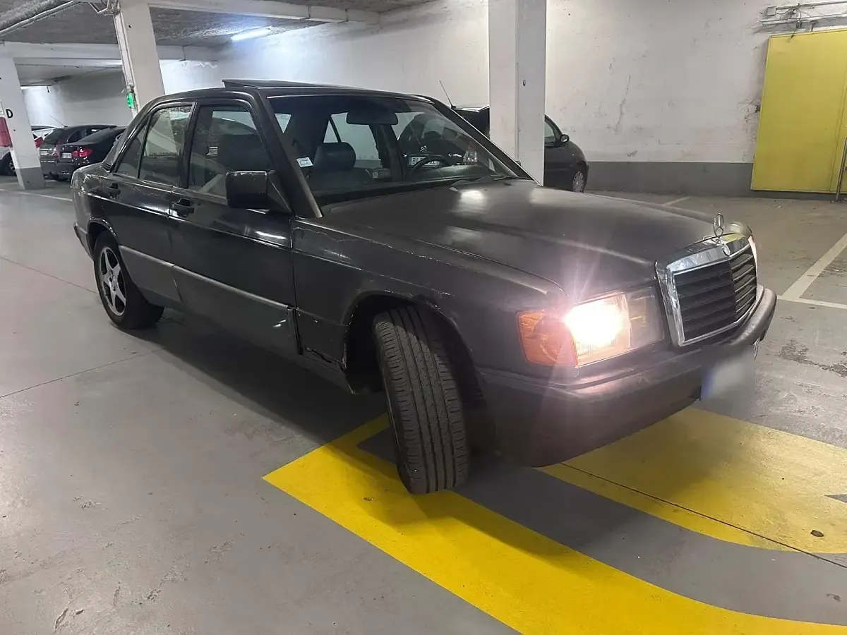 Gebraucht Mercedes 190 90 PS (66 kW) 1991 Schwarz Limousine
