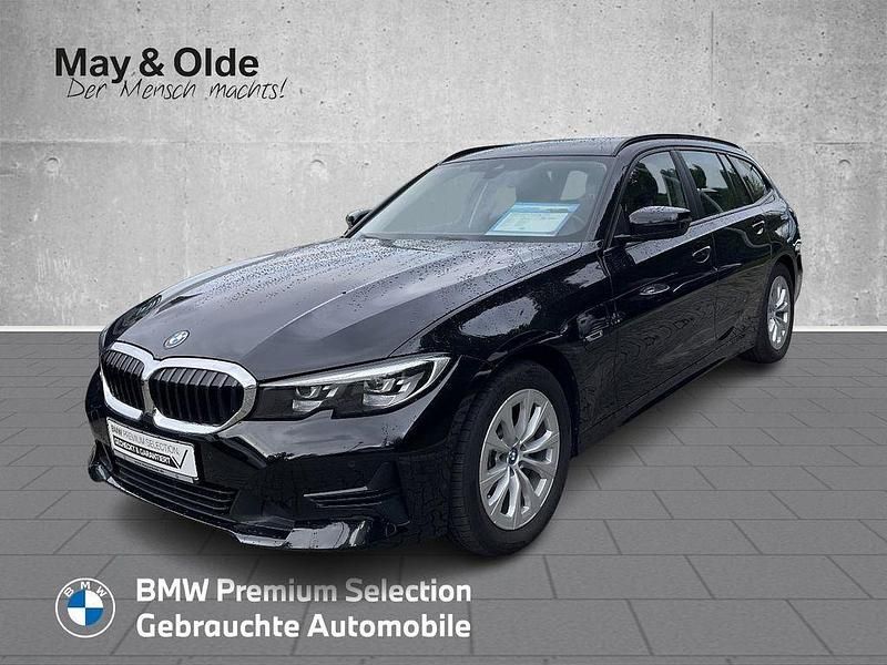 Schwarz Gebraucht 2022 BMW 320e Kombi | 25.777 € (Superpreis) - Bild 1/4