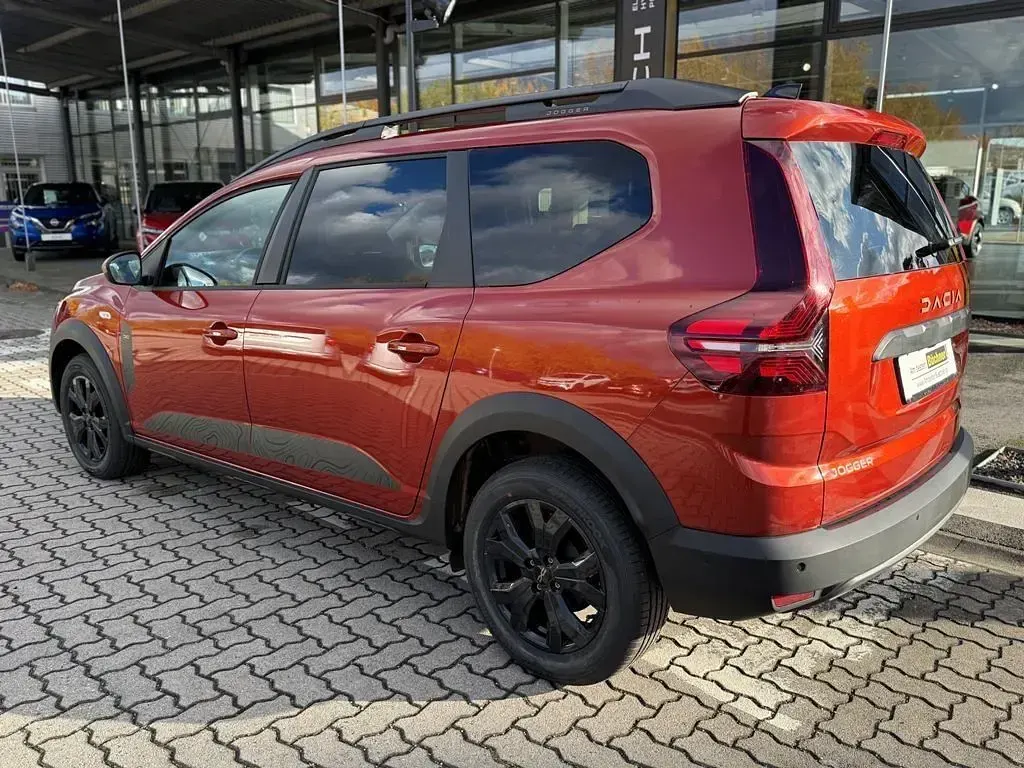 Neu Dacia Jogger Extreme 91 PS (66 kW) 2025 Braun Van / Kleinbus
