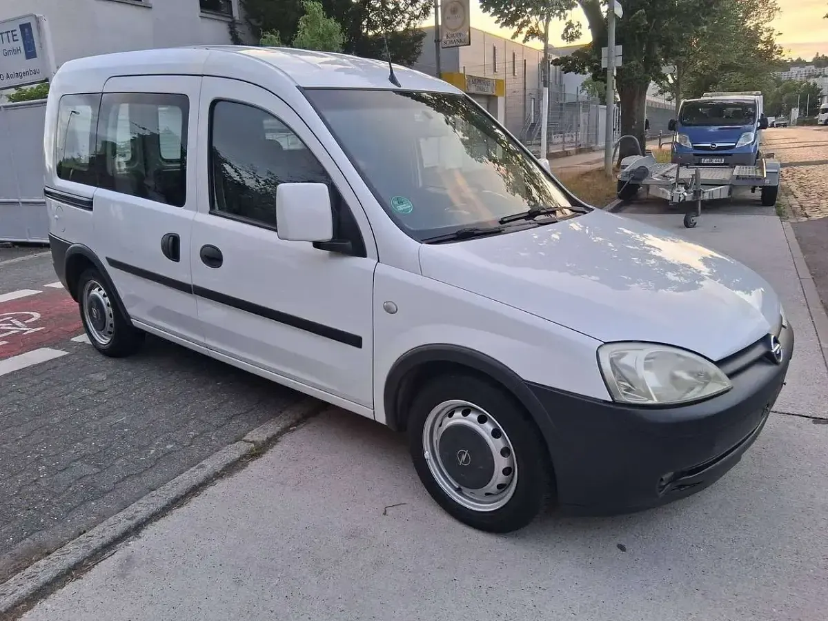 Gebraucht Opel Combo 90 PS (66 kW) 2007 Casabl/arctic/eisweiss/kaolin Van / Kleinbus